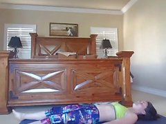 demostración de yoga Danica McKellar