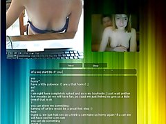 Le chatroulette fille affichant tous à une fausse