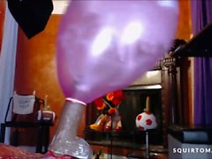 SQUIRTING Dildo büyük bir cum yük on Sexy Latina Bayan hizmetçi