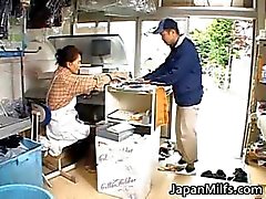 Geile japanse MILFS zuigen en neuken part4