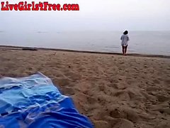Webcam Mädchen beim Spielen am Strand