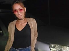 Trentenne Vergine Va Al Parcheggio Scambista E si Fotte La Ragazza più Bella (Occhiale Matto)