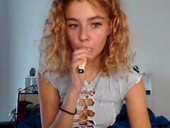 Amatör Blond tonåring solo dildo