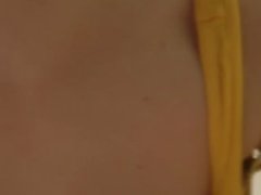 Amateur Blowjob et Fuck avec sa robe jaune femme