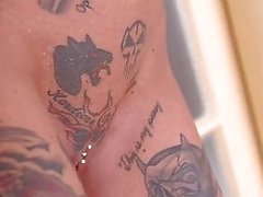 Tatoo meisje en tres threesome en een DP