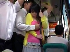 Menina japonesa não caia no ônibus