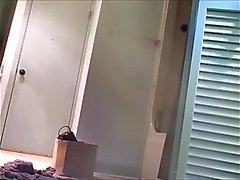 Voyeur médico colocou uma cam escondida em sua sala de exame