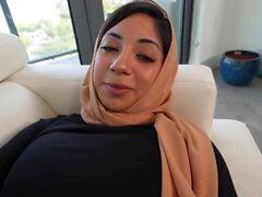 Creampie Hijab ragazza per dare la sua energia