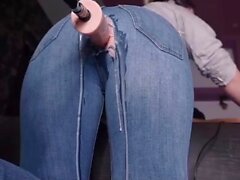 Maskin kuk igenom hennes jeans gör mamma kräm så hårt