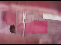 Мыльного матерью шпионили в ванной комнате