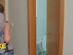 Falso Hostel Batofando Boyfriend Fucks Backpacker com namorada na próxima sala