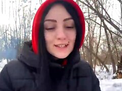 Sacanagem morena sendo fodida ao ar livre no frio do inverno l russo