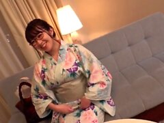 Hot Asian de Sakamoto a Akira le da una gran titjob del pov