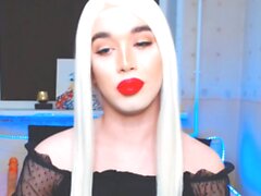 Transexual impresionante se masturba en la leva