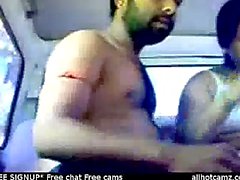 Pareja de indios en el coche ( Amateur) cámara chat gratis de Indian porno en vivo cámaras de sexo