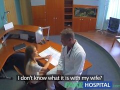 il sesso FakeHospital a caldo con medico e infermiere in sala d'aspetto del paziente