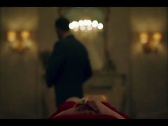 Elizabeth Moss. Yvonne Strahovski The Handmaid's Tail e1-e5