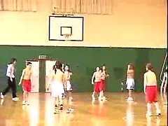 Naughty jugadores de baloncesto japonés mostrando su lovel