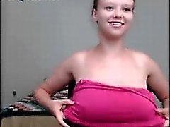 Fantastiska perfekta bröst på webbkamera