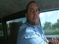 Bir otobüs amatör sarışın ona koca sıcak boobs gösteriliyor