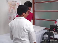 Kinky Gay asiatique examen médical anal