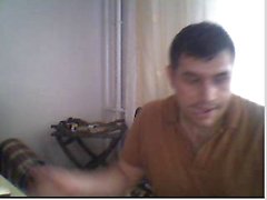 nette türkisches Mann zeigt die Füße auf webcam