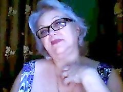 Russian vovó à saída - mestre piscando os seus grandes mamas na webcam