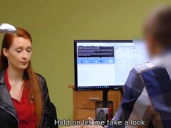 Loan4k. Lockande redhead vill ha en veterinärklinik