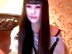 Sweet asian camgirl is playing with her