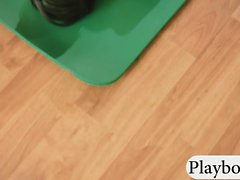 Yoga obsessed babes does it while naked with busty trainer