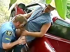 Granjero follando un maduro Policía