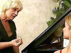 Nonna piace ragazza teenager sveglia ragazza di