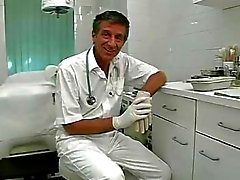 Le docteur c'est un drogué du sexe