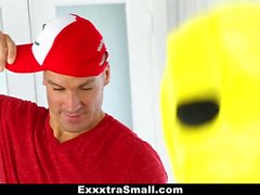 ExxxtraSmall - onnekas Gamer pyynti ja Fucks Pikachu