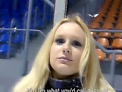 Tiraba hugettited euroslut Assfucked y el creampied