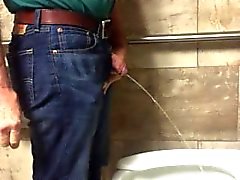 mear público urinario de baño -spy leva 