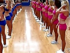 Cheerleaders gör den berömda split