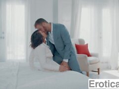 Brunette Beauty rakasti muukalaisia - Adriana Chechik - Eroticax