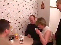 Gordura mamã do russo em um FOURSOME