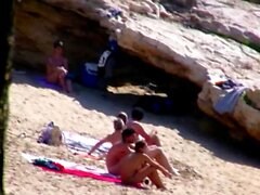 Donna matura Charlotte seduce al sesso in spiaggia di Stranger