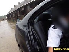 Brittisk tonåring slog analys av polis
