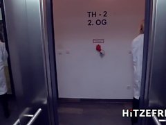 HITZEFREI La doctora Gabi Gold es follada por su paciente