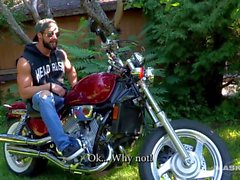 Maskurbate Hunky Biker Jerks Dick fuera