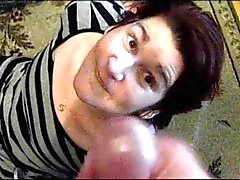 Vídeo divertido a la esposa Maduras aficionado mamando 2 pollas