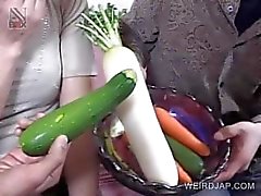 Japaner Muschi gebumst with vegetables In