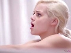 Tiny blondes jugendlich Elsa Jean schenkt ihr Ballettlehrer Instrukteur ein