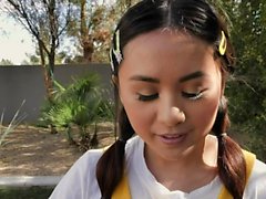 LittleAsians - Крошечная азиатских школьницы Получить шлепанья